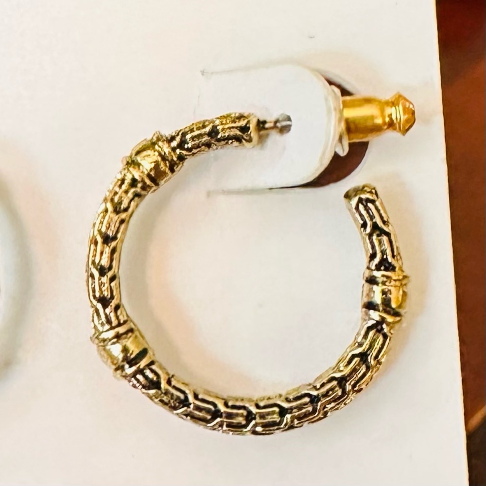 Vintage Gold Textured Hoop Earrings with Unique Design 20mm. - Picture 2 of 5